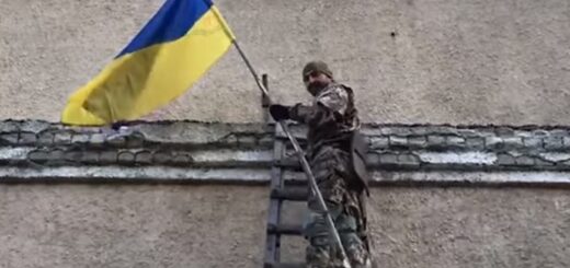 Місто Золоте - зона можливого відступу ЗСУ. Чи хочуть відведення військ місцеві жителі? (репортаж)