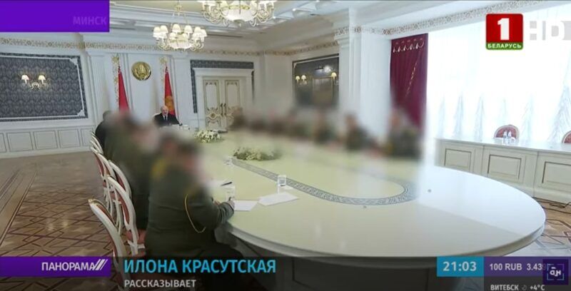 18 октября Лукашенко назначил новых руководителей в спецслужбах. В сюжете БТ пропагандисты решили не показывать силовиков и использовали спецэффект – заблюрили (размыли) лица.
