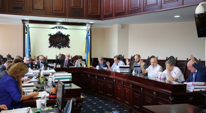 Давай по новой, все нелегитимно. Почему Украине может понадобиться заново создавать Антикоррупционный суд