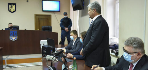 У Зеленського мріють про картинку з Порошенком у кайданках. Але судді вже бояться приймати подібні рішення?