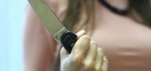 Дискусія навколо вбивства жінкою настирливого залицяльника у Миколаєві: поліція на стороні чоловіка?