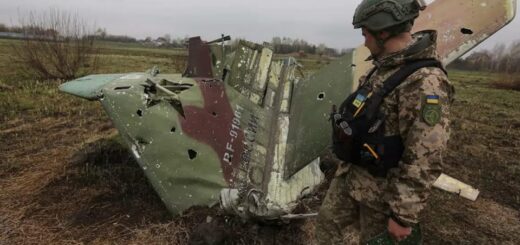 Збитий російський літак Су-25. Ілюстративне фото: Микола Тимченко/Reuters