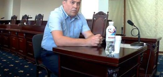 Знайомтеся, суддя Подільського районного суду міста Києва – Юрій Григорович Зубець.