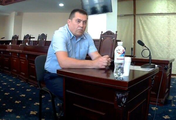 Знайомтеся, суддя Подільського районного суду міста Києва – Юрій Григорович Зубець.